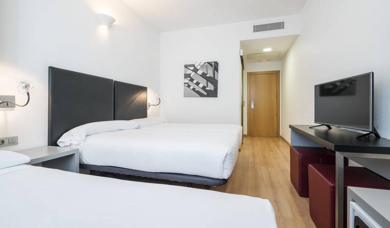 Habitación triple Hotel ILUNION Aqua 3 Valencia