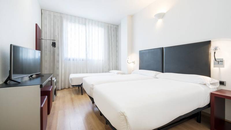 Habitación triple Hotel ILUNION Aqua 3 Valencia