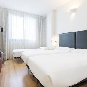 Habitación triple Hotel ILUNION Aqua 3 Valencia